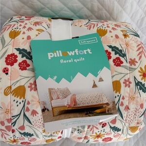 Pillowfort Multicolor Floral Quilt Bedset